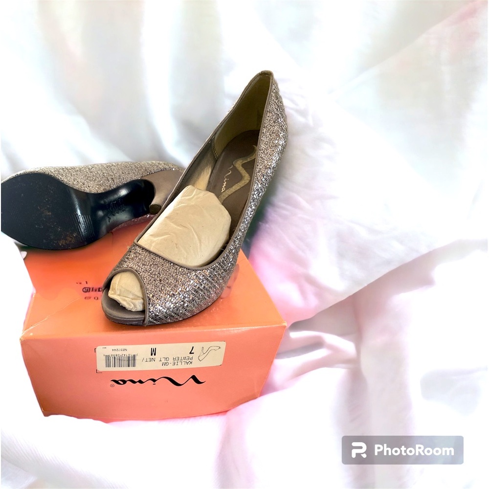 Nice shoes Nina brand used one time size 7M color Silver